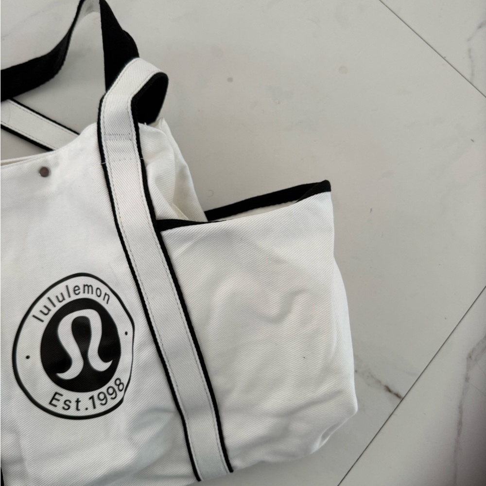 Lululemon Tote Bag 20L - Picture 3 of 4